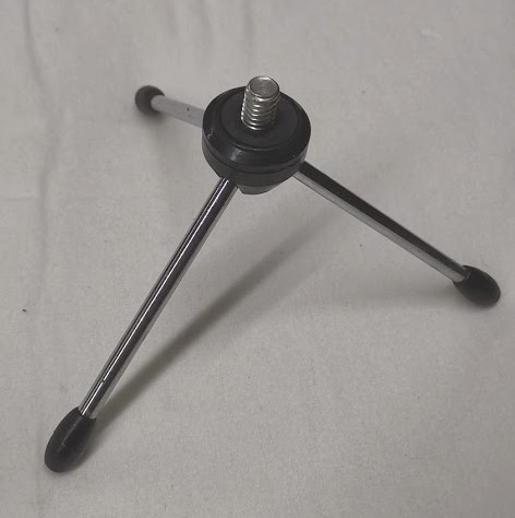 Mini trépied table